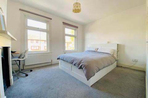 3 bedroom end of terrace house for sale - Holmesdale Road, London