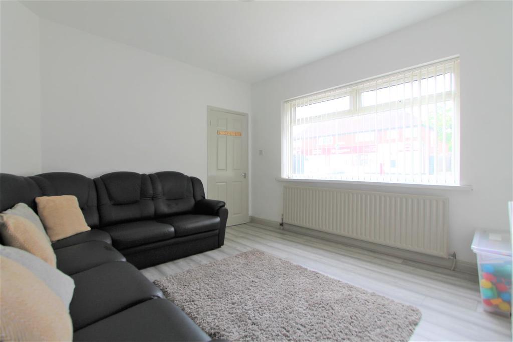 Wicklow Drive, Rowlatts Hill, Leicester LE5 3 bed townhouse £275,000