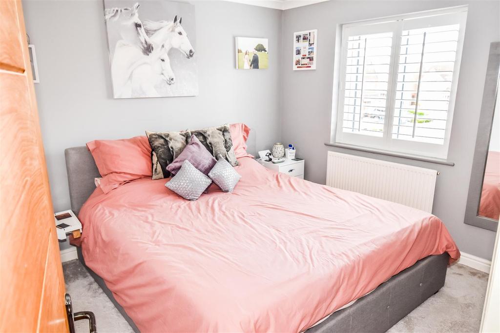 010-Bedroom1.jpg
