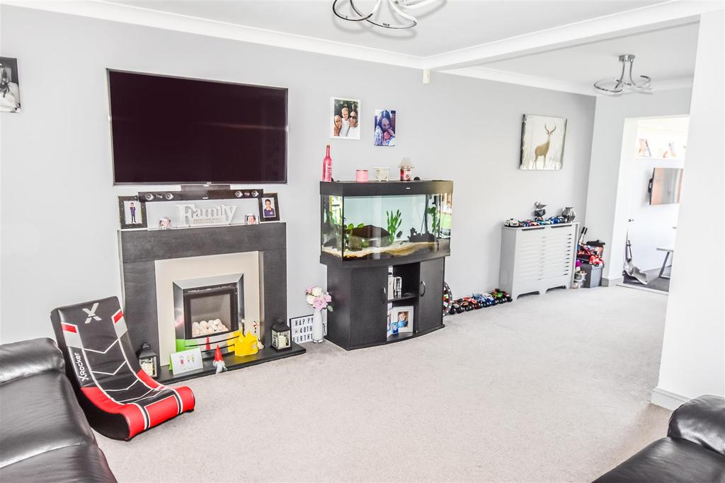 002-Front Room.jpg