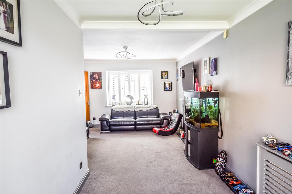 004-Front Room-Snug.jpg