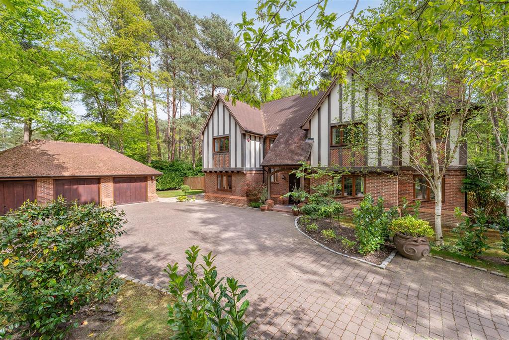 Coronation Road, Ascot 5 bed detached house to rent £9,000 pcm (£