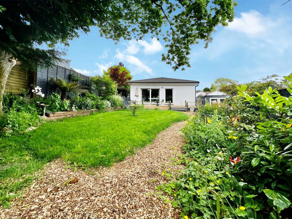 Farm, Hillhead, Brixham 2 bed detached bungalow for sale £