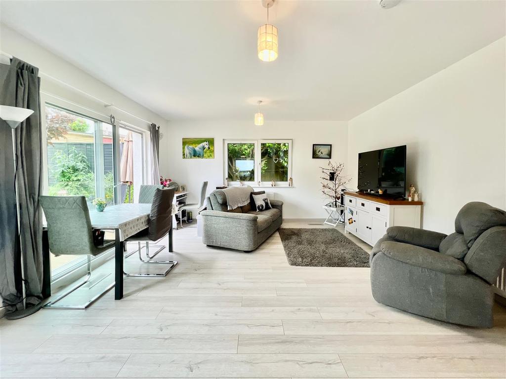 Farm, Hillhead, Brixham 2 bed detached bungalow £375,000