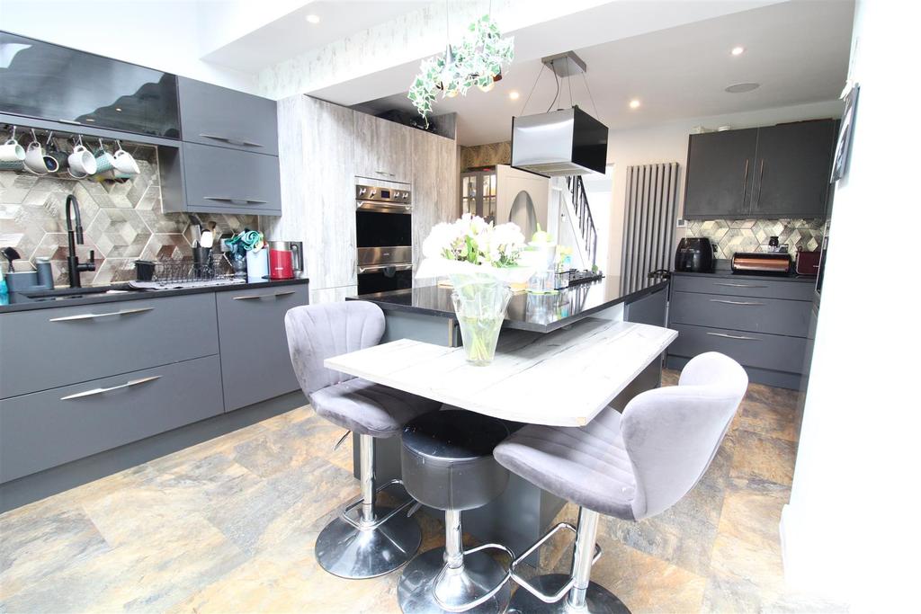 Edinburgh Drive, Darlington 3 bed detached house for sale £350,000