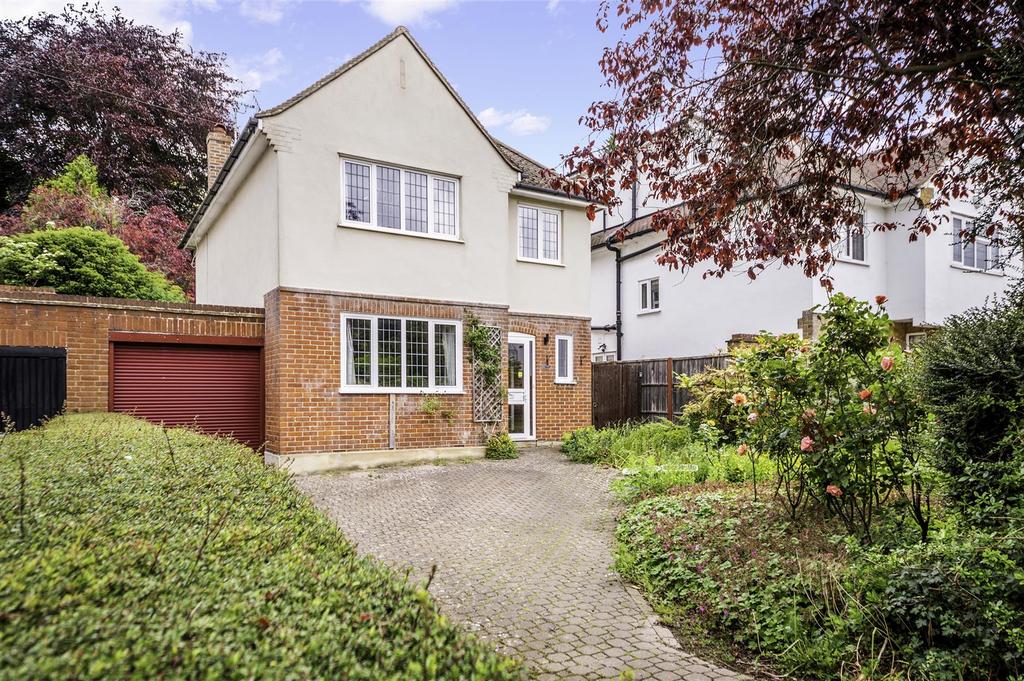 Downs Way Close, Tadworth 3 bed detached house £699,950