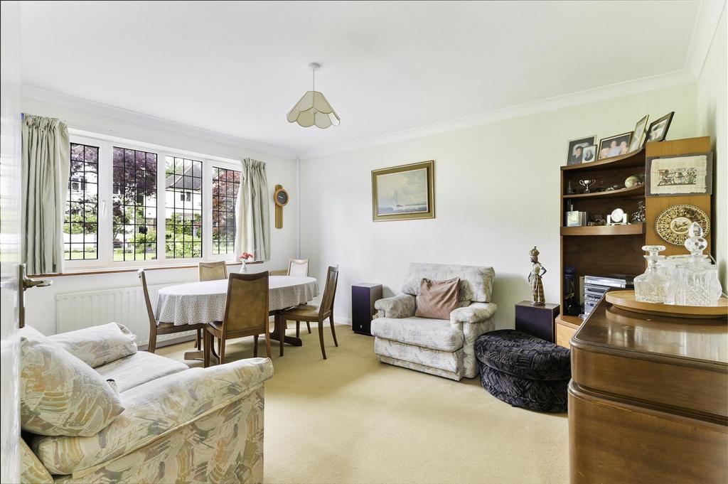 Downs Way Close, Tadworth 3 bed detached house £699,950