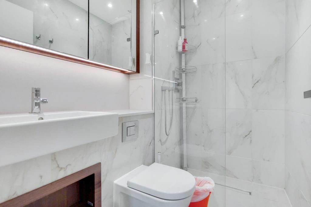 4 Master Ensuite 0.jpg