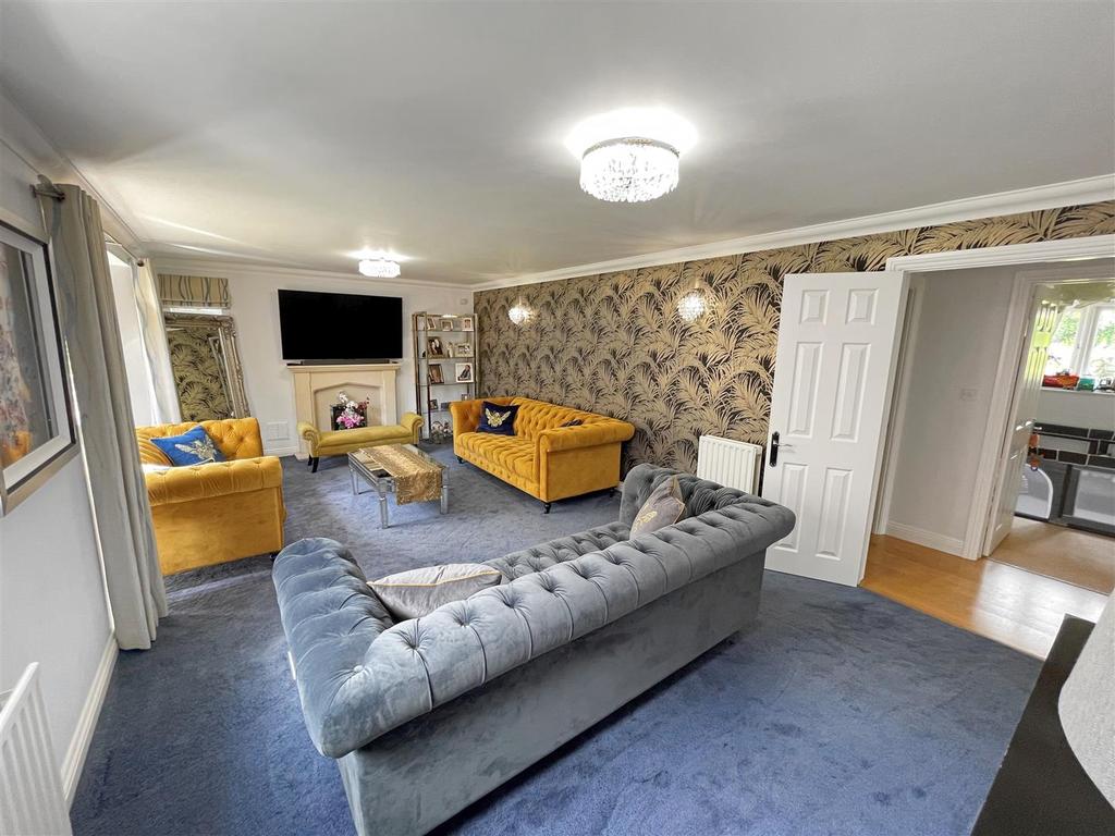 Crowborough Lane, Kents Hill, Milton... 4 bed detached house £700,000