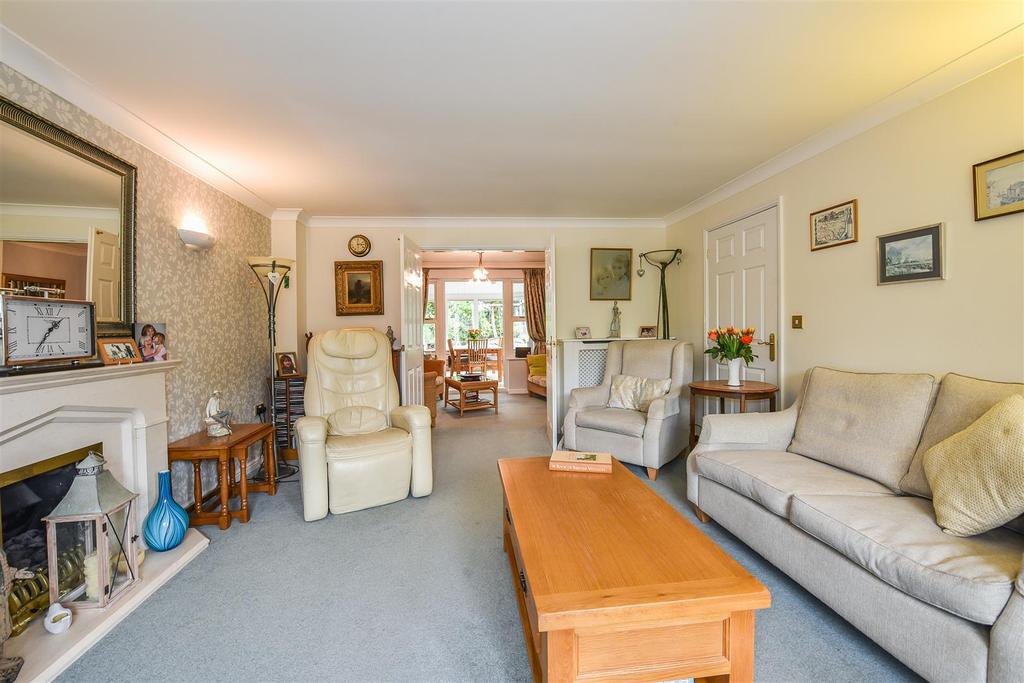 Denning Mead, Andover 4 bed detached house £650,000