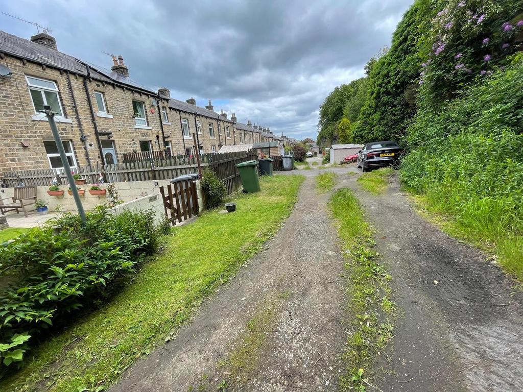 Off road parking to rear via leased land