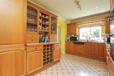 24 Winterbourne, Horsham, RH12 5JW