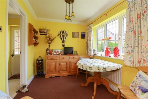 24 Winterbourne, Horsham, RH12 5JW