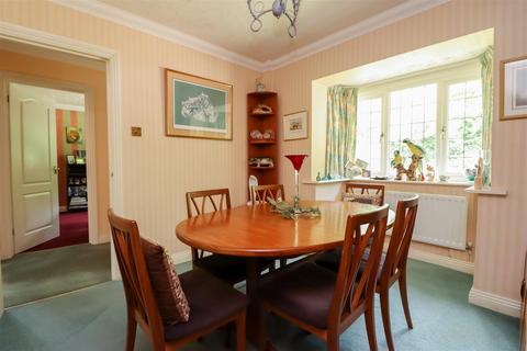 24 Winterbourne, Horsham, RH12 5JW