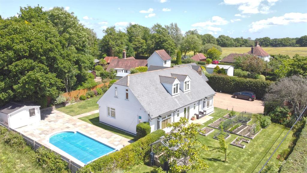 Northiam Road, Staplecross 5 bed detached house £925,000