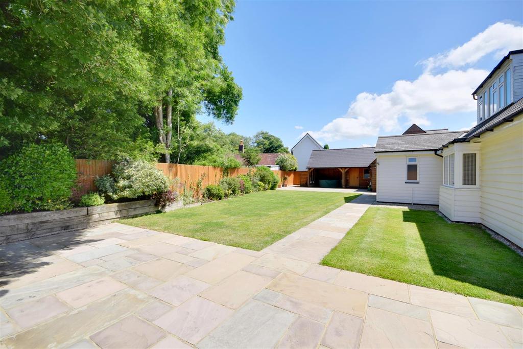 Northiam Road, Staplecross 5 bed detached house £925,000