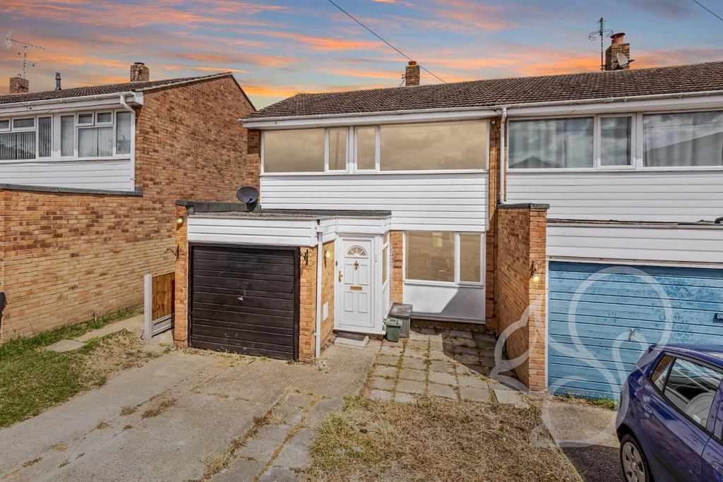 Broadway, Silver End, Witham 3 bed semidetached house £1,200 pcm (£