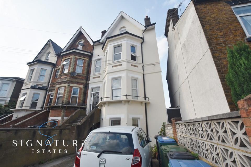 St. Johns Road, Watford 1 bed flat £250,000