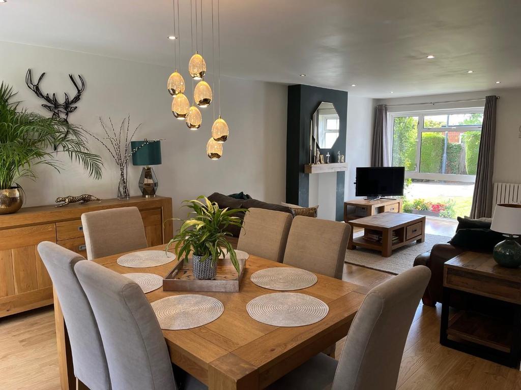 Coppice Close, StratforduponAvon 3 bed detached house £425,000