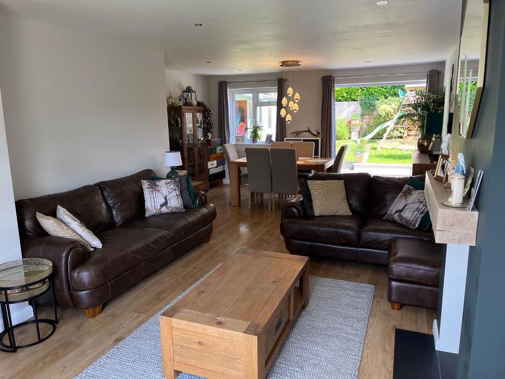 Coppice Close, StratforduponAvon 3 bed detached house £425,000