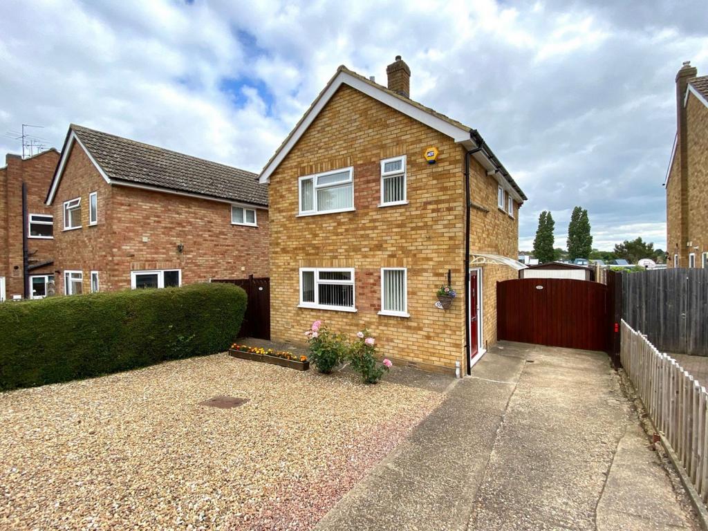 Taunton Avenue, Abington Vale... 3 bed detached house £350,000