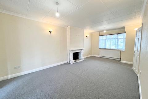 3 bedroom semi-detached house to rent - St. Andrews Avenue, Hornchurch