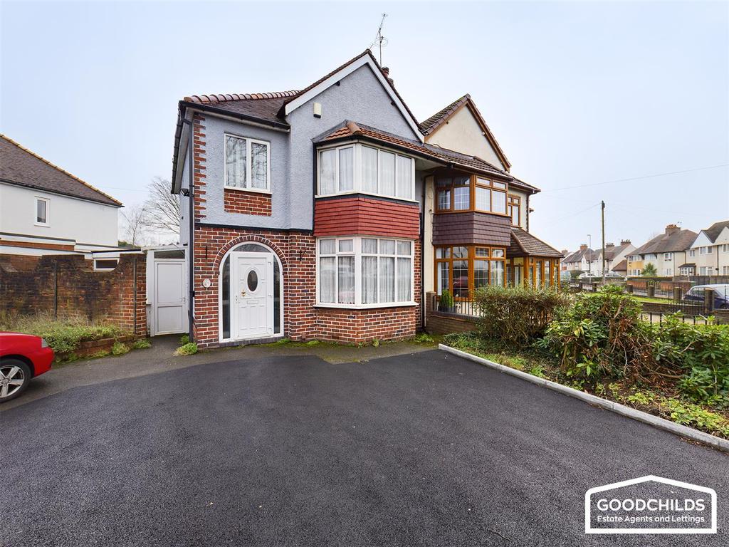 Broadstone Avenue, Walsall, WS3 3 bed semidetached house £225,000