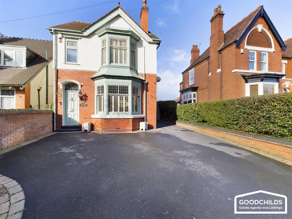 Lichfield Road, Bloxwich, WS3 3 bed detached house £420,000