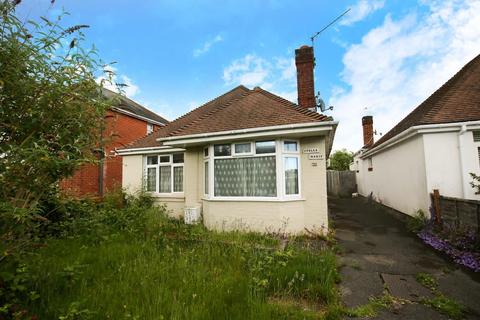 3 bedroom bungalow for sale - Hatley Road, Southampton, Hampshire, SO18 6NW