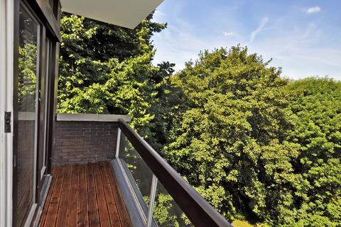 3 bedroom flat for sale, Oak Hill Park, Hampstead NW3