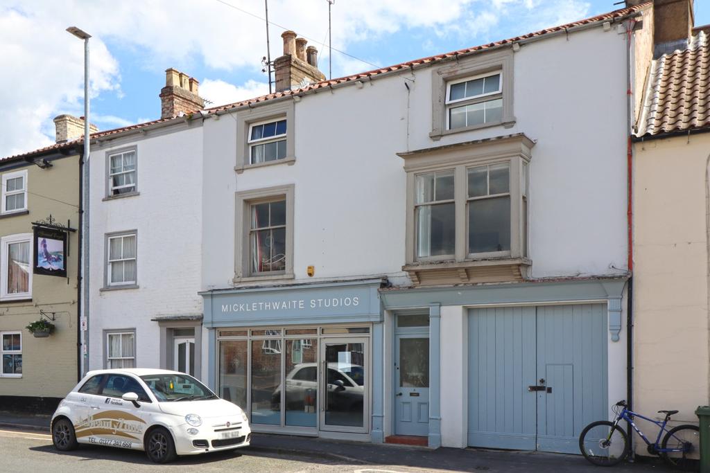 4 Bedroom mixed use property for Sale