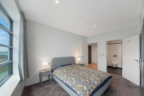 3 bedroom apartment to rent, Defoe House, London City Island, London, E14