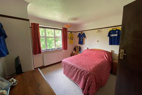 26 Burgh Wood, Banstead, SM7 1EP