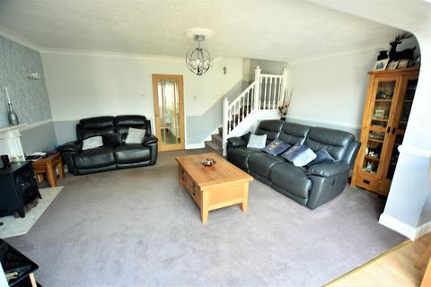 3 Fairlawn Close, Feltham, TW13 6LQ