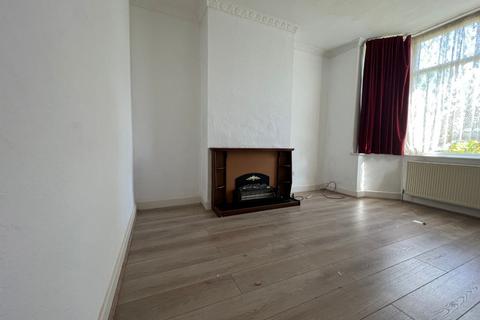 3 bedroom semi-detached house to rent, Kedleston Road, Hall Green