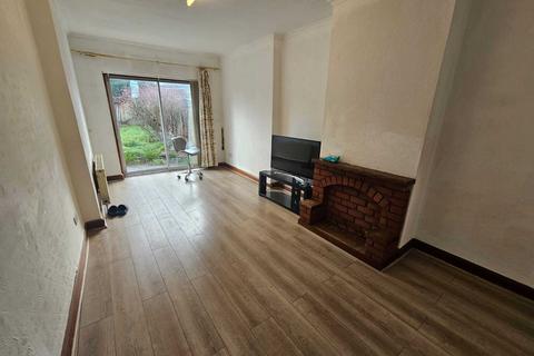 3 bedroom semi-detached house to rent, Kedleston Road, Hall Green
