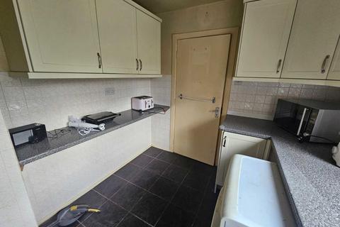3 bedroom semi-detached house to rent, Kedleston Road, Hall Green
