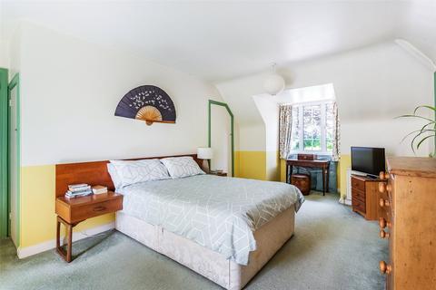 75 Lower Road, Fetcham, Leatherhead, KT22 9HG
