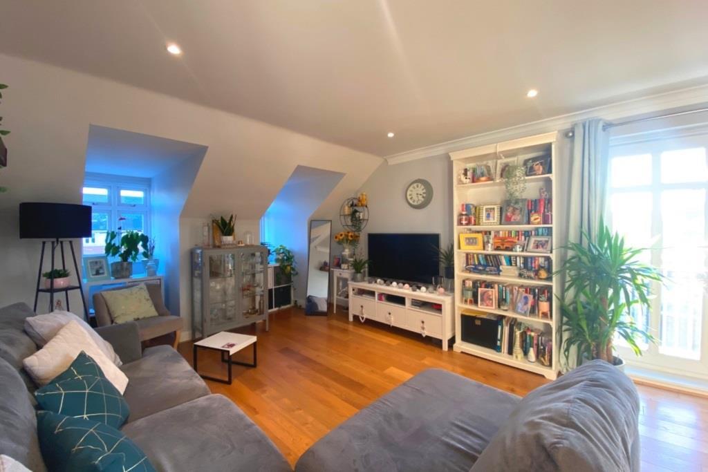 Gabriels Square,Lower Earley... 2 bed flat £280,000