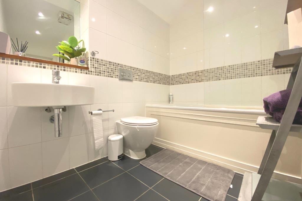 Gabriels Square,Lower Earley... 2 bed flat £280,000