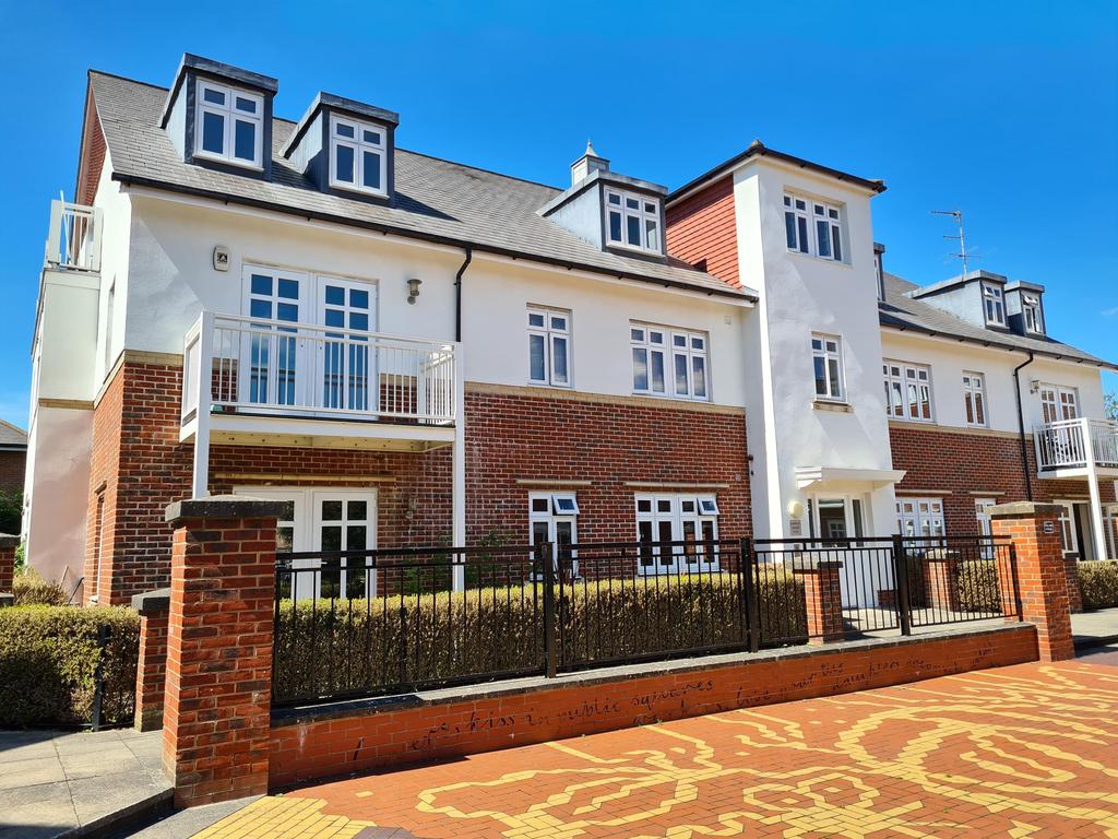 Gabriels Square,Lower Earley... 2 bed flat £280,000