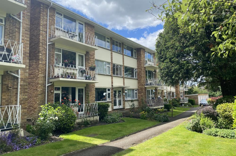 Bickerley Gardens, Ringwood, BH24 1DU 2 bed apartment for sale £260,000