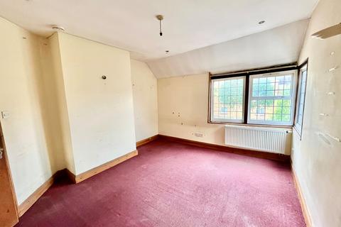 105 Colindeep Lane, London, NW9 6DD