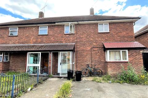 5 bedroom semi-detached house to rent - Myrtle Close, Uxbridge, Greater London, UB8