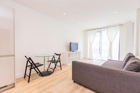 undefined, New Village Avenue, London, E14