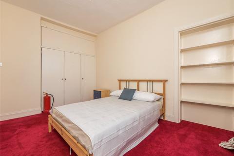3 bedroom flat to rent, (2f2) Canongate, Royal Mile, Edinburgh, EH8