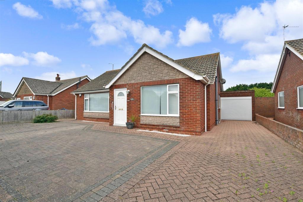 Broadlands Crescent, New Romney, Kent 3 bed detached bungalow for sale
