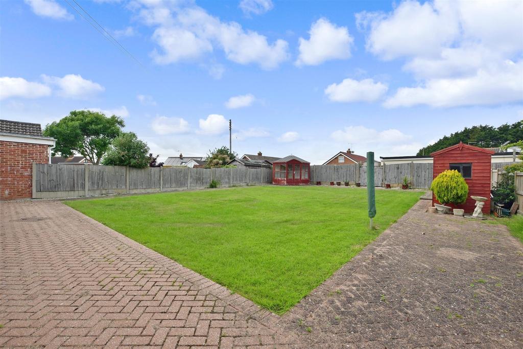 Broadlands Crescent, New Romney, Kent 3 bed detached bungalow £380,000