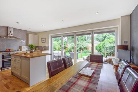 10 Blakes Green, West Wickham, BR4 0RA