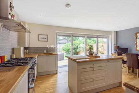 10 Blakes Green, West Wickham, BR4 0RA